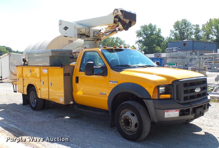 image for item DD7391 2006 Ford F550 Super Duty XL bucket truck