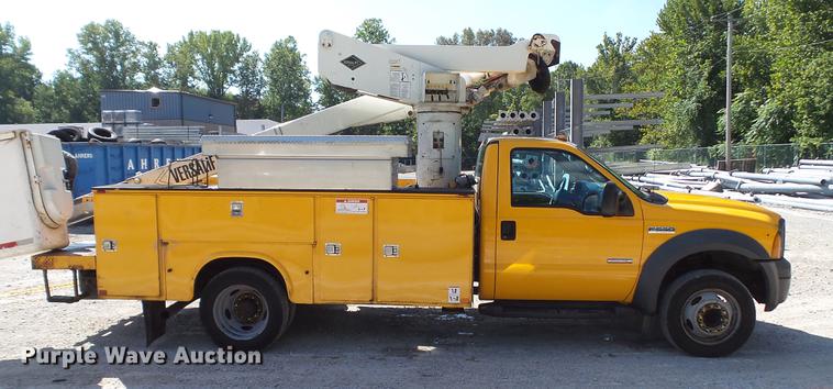 image for item DD7391 2006 Ford F550 Super Duty XL bucket truck