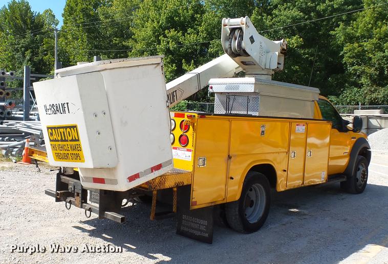 image for item DD7391 2006 Ford F550 Super Duty XL bucket truck