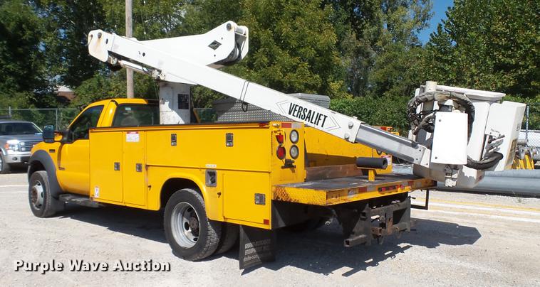 image for item DD7391 2006 Ford F550 Super Duty XL bucket truck