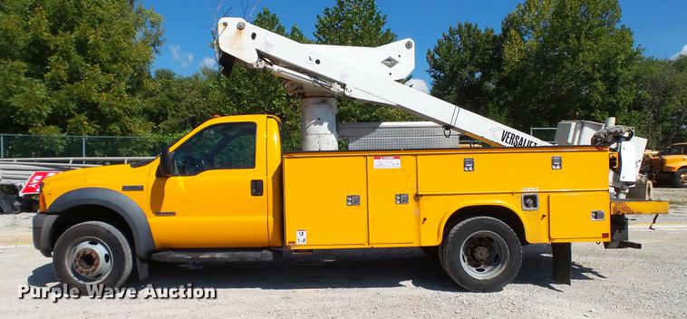 image for item DD7391 2006 Ford F550 Super Duty XL bucket truck