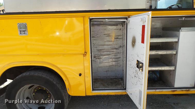 image for item DD7391 2006 Ford F550 Super Duty XL bucket truck