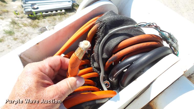 image for item DD7391 2006 Ford F550 Super Duty XL bucket truck