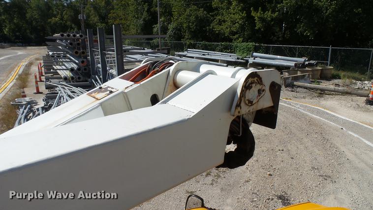 image for item DD7391 2006 Ford F550 Super Duty XL bucket truck