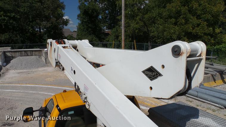 image for item DD7391 2006 Ford F550 Super Duty XL bucket truck