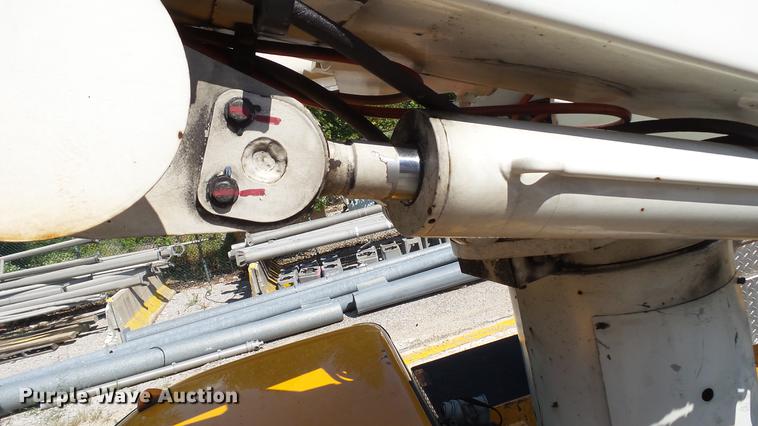 image for item DD7391 2006 Ford F550 Super Duty XL bucket truck