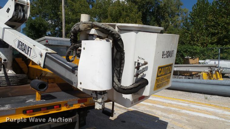 image for item DD7391 2006 Ford F550 Super Duty XL bucket truck