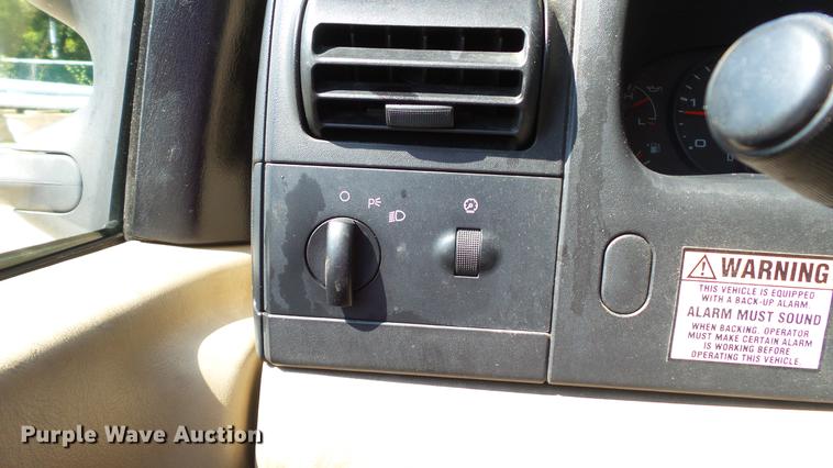 image for item DD7391 2006 Ford F550 Super Duty XL bucket truck