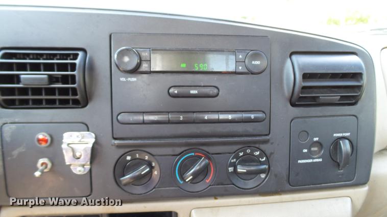 image for item DD7391 2006 Ford F550 Super Duty XL bucket truck