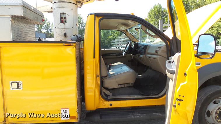 image for item DD7391 2006 Ford F550 Super Duty XL bucket truck