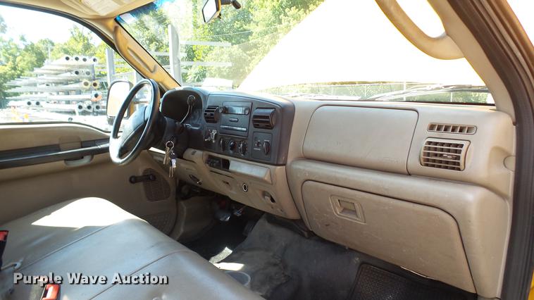 image for item DD7391 2006 Ford F550 Super Duty XL bucket truck