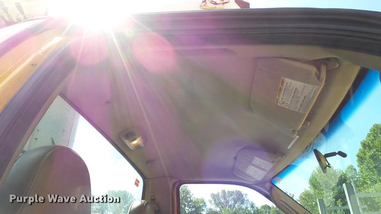 image for item DD7391 2006 Ford F550 Super Duty XL bucket truck