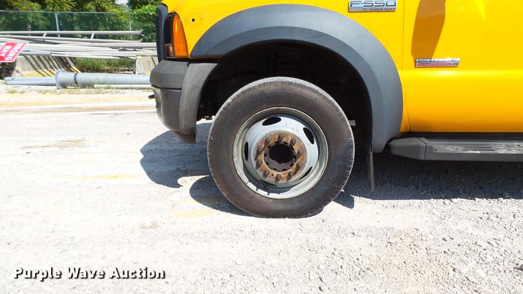 image for item DD7391 2006 Ford F550 Super Duty XL bucket truck