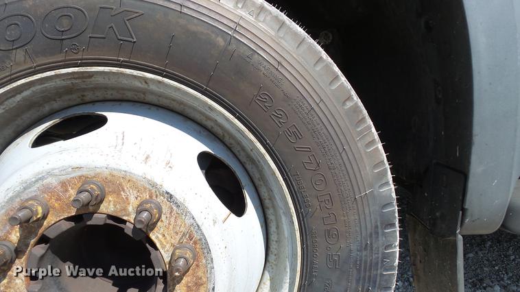 image for item DD7391 2006 Ford F550 Super Duty XL bucket truck