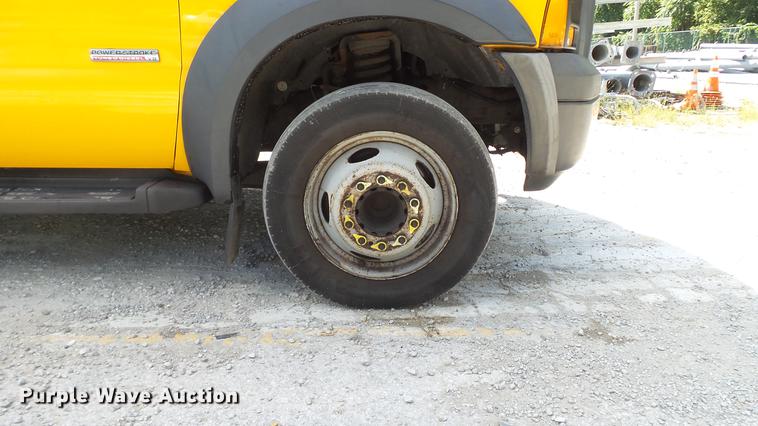 image for item DD7391 2006 Ford F550 Super Duty XL bucket truck