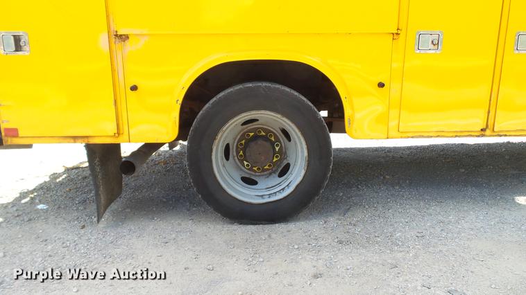 image for item DD7391 2006 Ford F550 Super Duty XL bucket truck