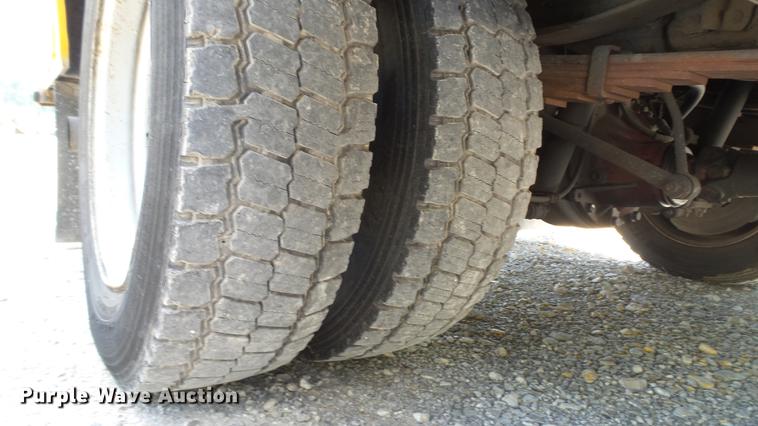 image for item DD7391 2006 Ford F550 Super Duty XL bucket truck