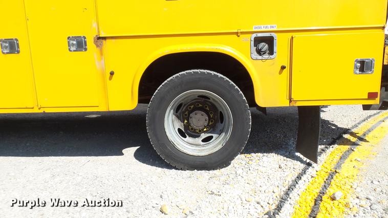 image for item DD7391 2006 Ford F550 Super Duty XL bucket truck