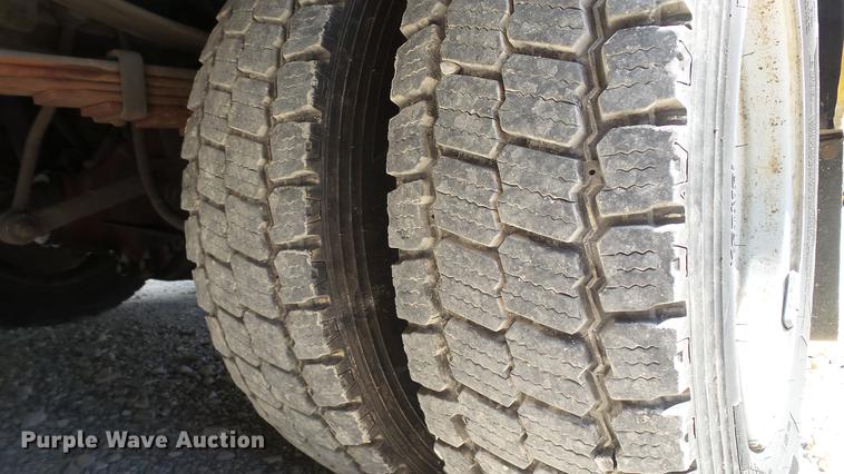 image for item DD7391 2006 Ford F550 Super Duty XL bucket truck