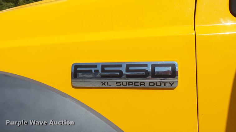 image for item DD7391 2006 Ford F550 Super Duty XL bucket truck