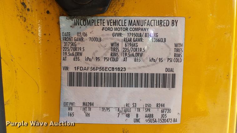 image for item DD7391 2006 Ford F550 Super Duty XL bucket truck