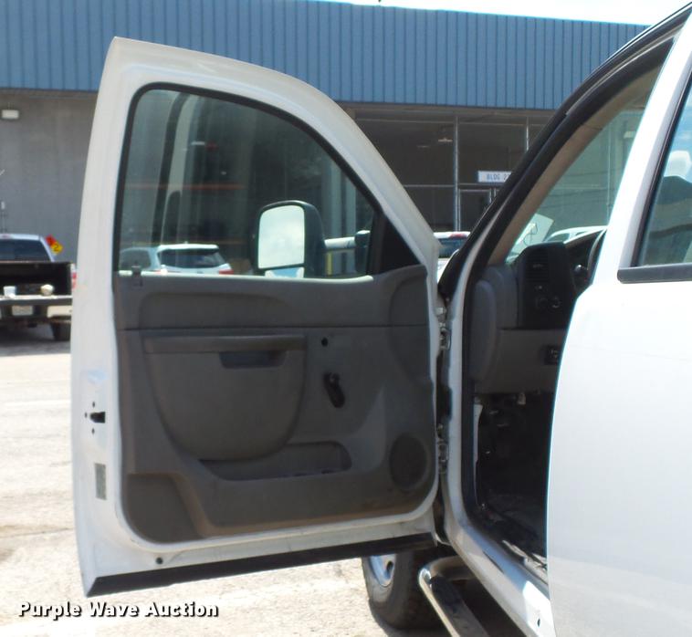 image for item DD7411 2011 Chevrolet Silverado 2500HD Ext. Cab pickup truck