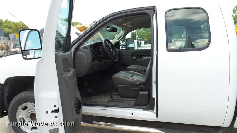 image for item DD7411 2011 Chevrolet Silverado 2500HD Ext. Cab pickup truck