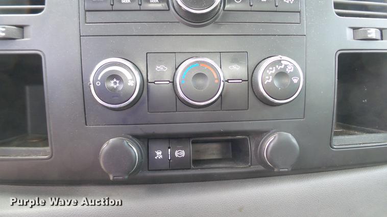 image for item DD7411 2011 Chevrolet Silverado 2500HD Ext. Cab pickup truck