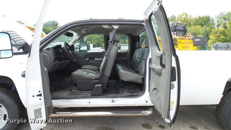image for item DD7411 2011 Chevrolet Silverado 2500HD Ext. Cab pickup truck