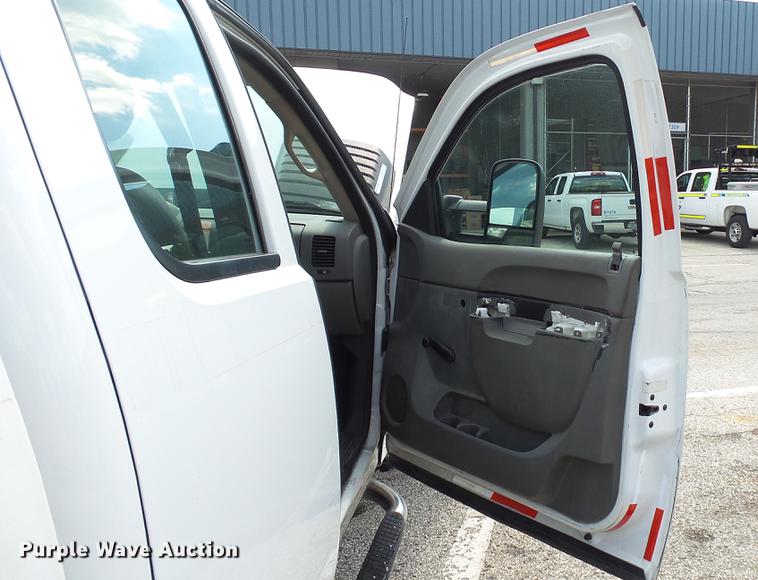 image for item DD7411 2011 Chevrolet Silverado 2500HD Ext. Cab pickup truck