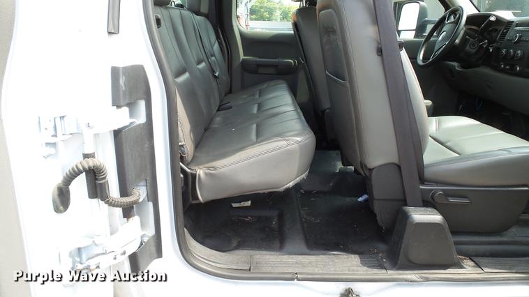 image for item DD7411 2011 Chevrolet Silverado 2500HD Ext. Cab pickup truck