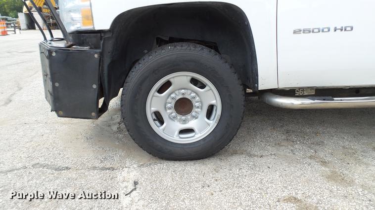 image for item DD7411 2011 Chevrolet Silverado 2500HD Ext. Cab pickup truck