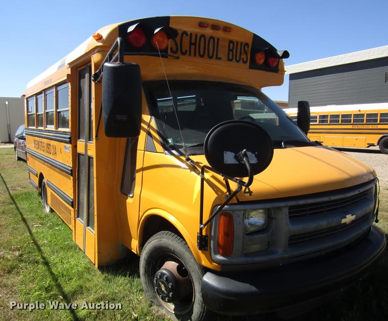 image for item DD8910 2004 Chevrolet Express G3500 school bus