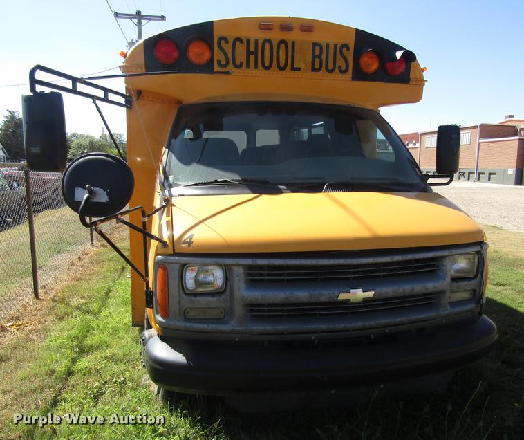 image for item DD8910 2004 Chevrolet Express G3500 school bus