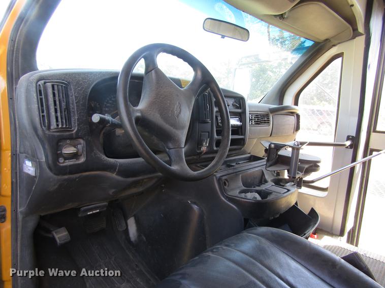 image for item DD8910 2004 Chevrolet Express G3500 school bus