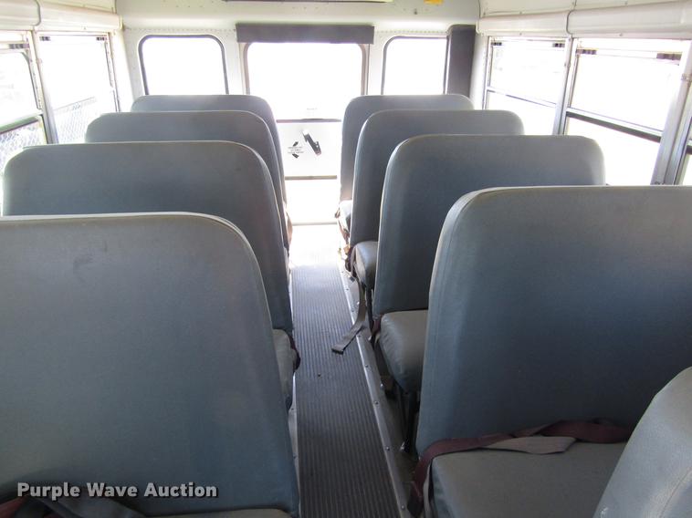 image for item DD8910 2004 Chevrolet Express G3500 school bus