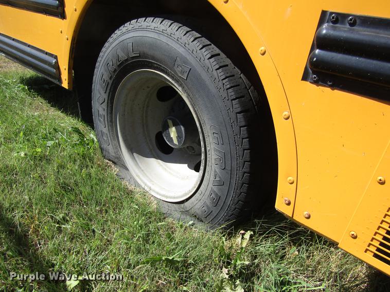 image for item DD8910 2004 Chevrolet Express G3500 school bus