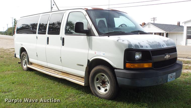 image for item DE4881 2005 Chevrolet Express 3500 Extended van