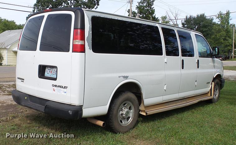 image for item DE4881 2005 Chevrolet Express 3500 Extended van