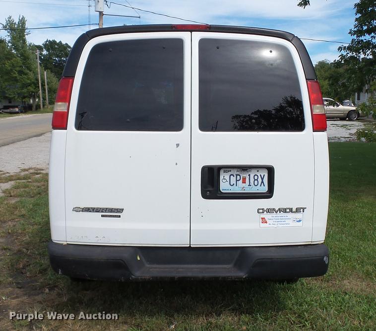 image for item DE4881 2005 Chevrolet Express 3500 Extended van