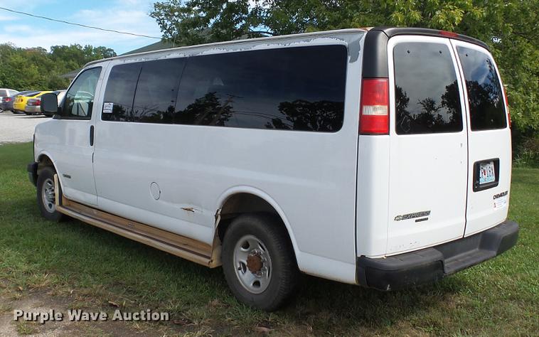 image for item DE4881 2005 Chevrolet Express 3500 Extended van