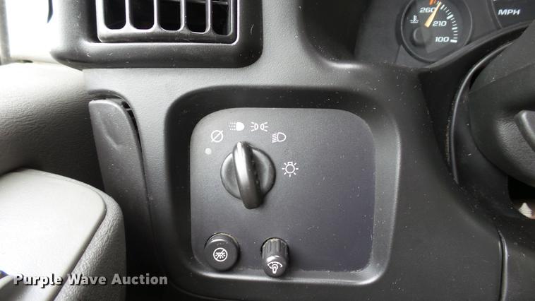 image for item DE4881 2005 Chevrolet Express 3500 Extended van