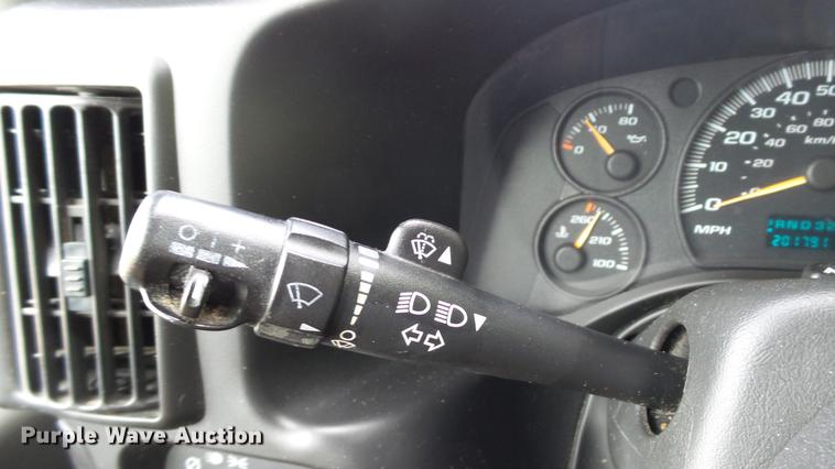 image for item DE4881 2005 Chevrolet Express 3500 Extended van