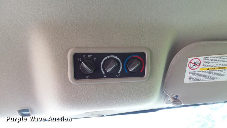 image for item DE4881 2005 Chevrolet Express 3500 Extended van