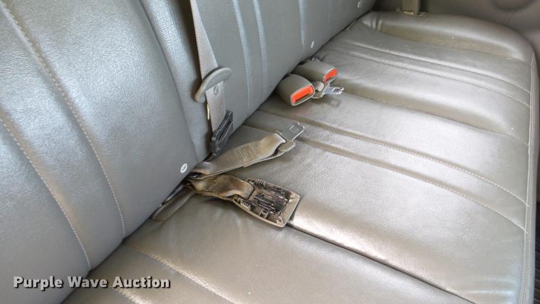 image for item DE4881 2005 Chevrolet Express 3500 Extended van