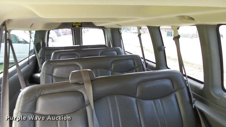 image for item DE4881 2005 Chevrolet Express 3500 Extended van