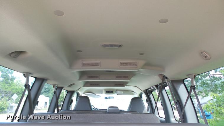 image for item DE4881 2005 Chevrolet Express 3500 Extended van