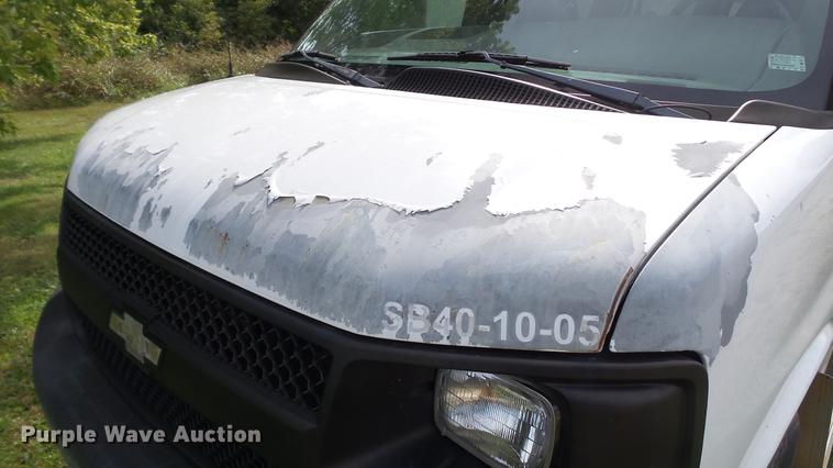 image for item DE4881 2005 Chevrolet Express 3500 Extended van
