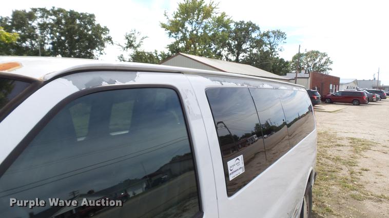 image for item DE4881 2005 Chevrolet Express 3500 Extended van
