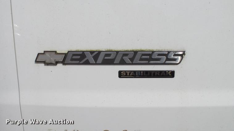image for item DE4881 2005 Chevrolet Express 3500 Extended van